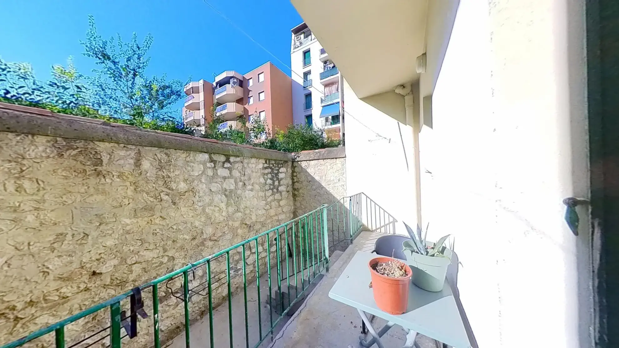 Appartement 3 pièces rénové à Marseille, proche transports et commodités