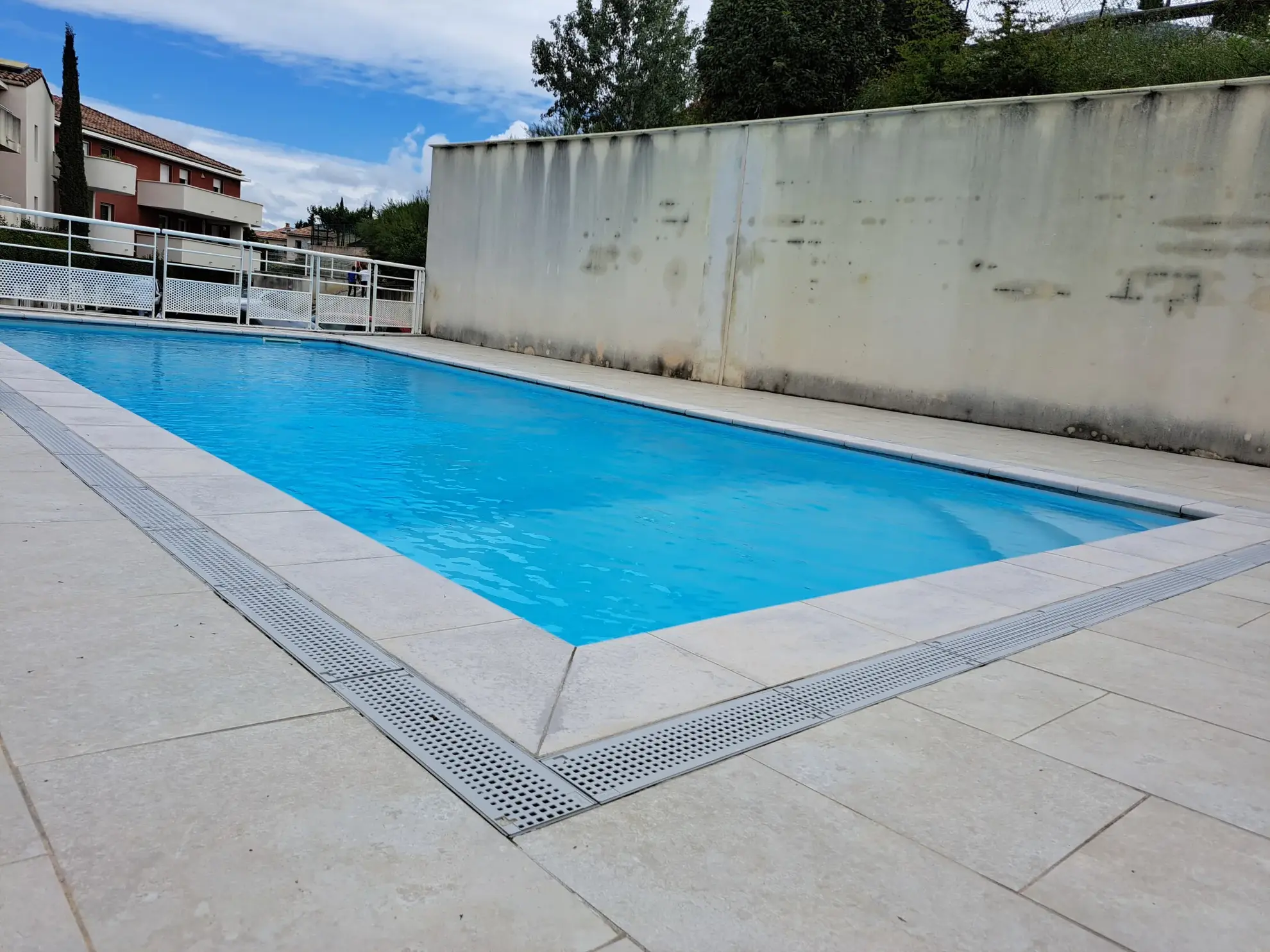 Appartement 2 pièces avec terrasse, piscine et box à Fuveau