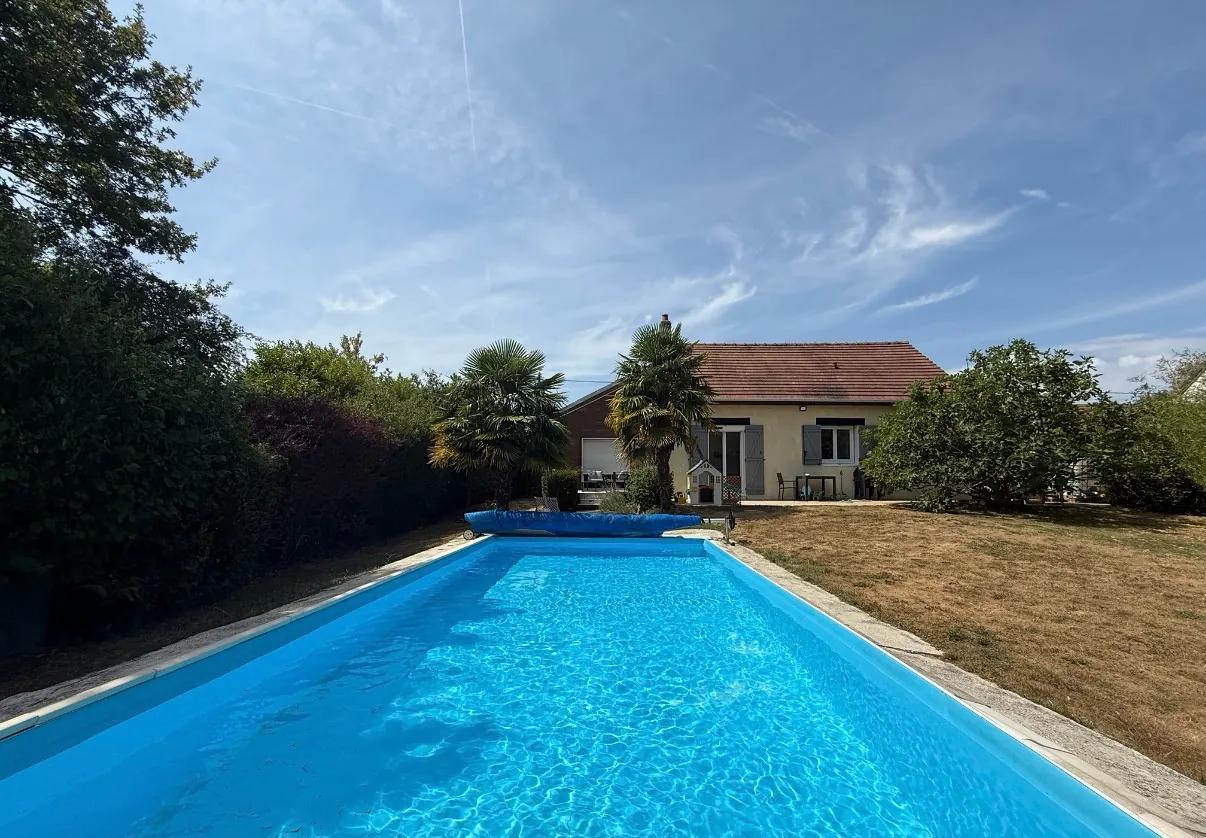 Maison moderne avec piscine et 4 chambres proche Paris à La Ferté sous Jouarre