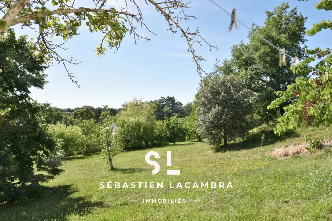 Terrain à bâtir de 1500 m² à Puygouzon avec vue exceptionnelle