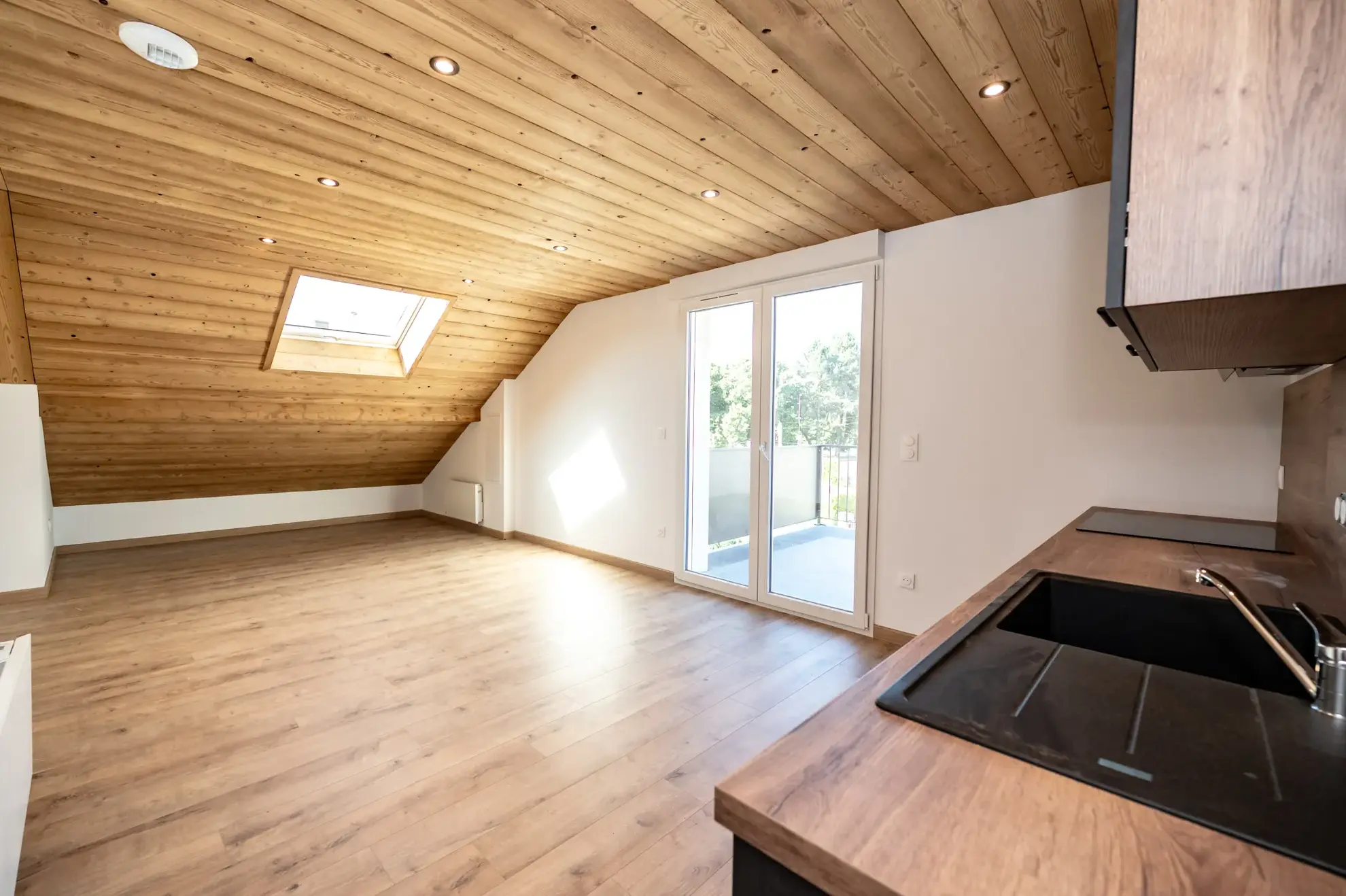 Appartement T3 rénové avec terrasse et parking à Pontarlier