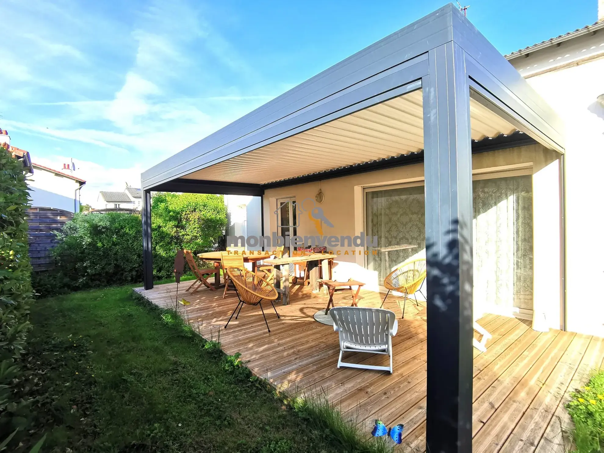 Maison familiale à Aurillac avec grand espace extérieur et potentiel de rénovation