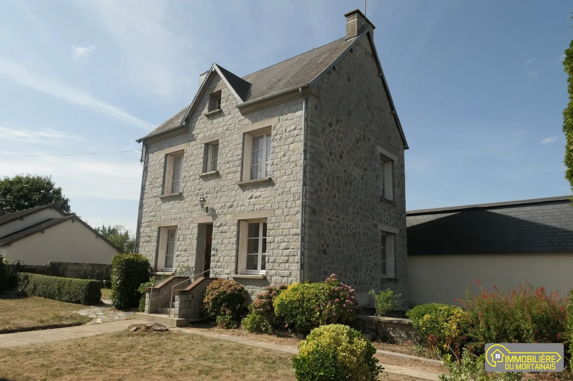 Maison à vendre à Sourdeval - 87 m², à rénover, 3 chambres, cave