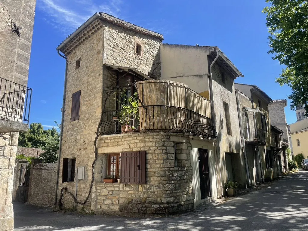 Maison de village avec terrasse dans le Gard proche Cévennes et thermes