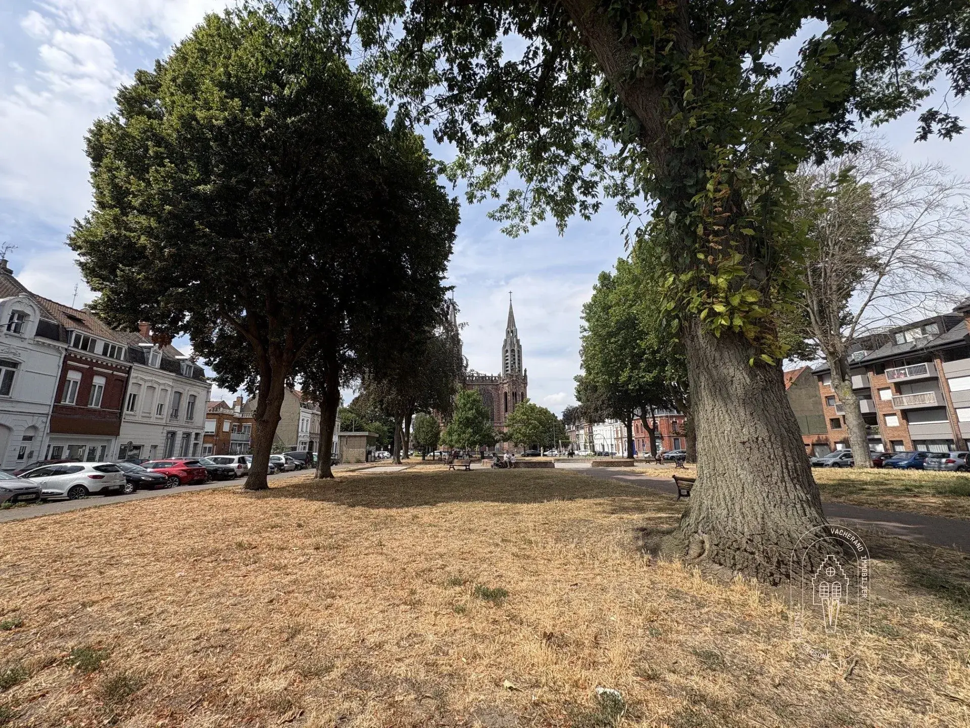 Appartement 2 pièces en centre-ville d'Armentières avec parking privatif et extérieur