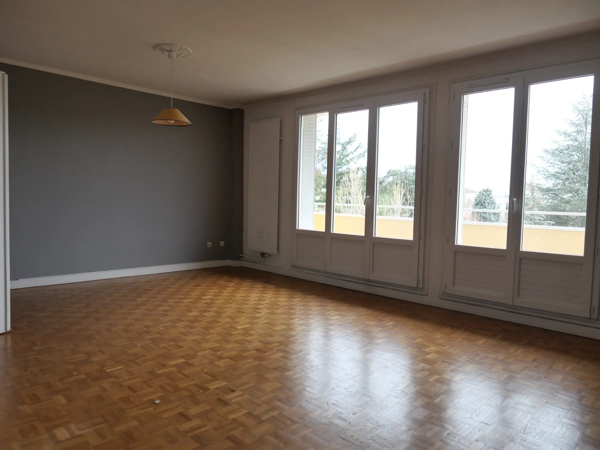 Appartement T4 avec balcon sud à Francheville, 79,75 m², grande cave, rénové, dans copropriété calme 
