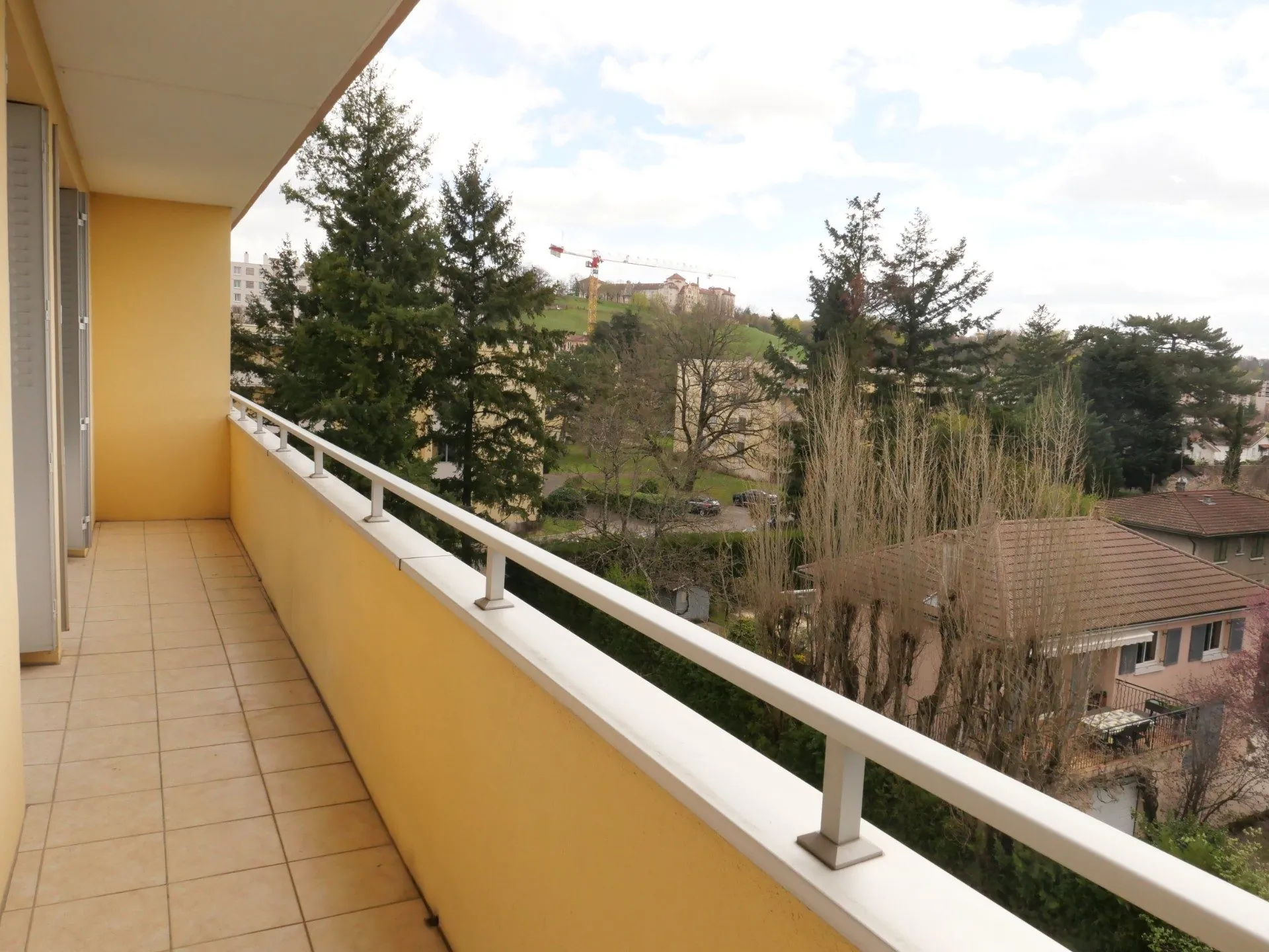 Appartement T4 avec balcon sud à Francheville, 79,75 m², grande cave, rénové, dans copropriété calme