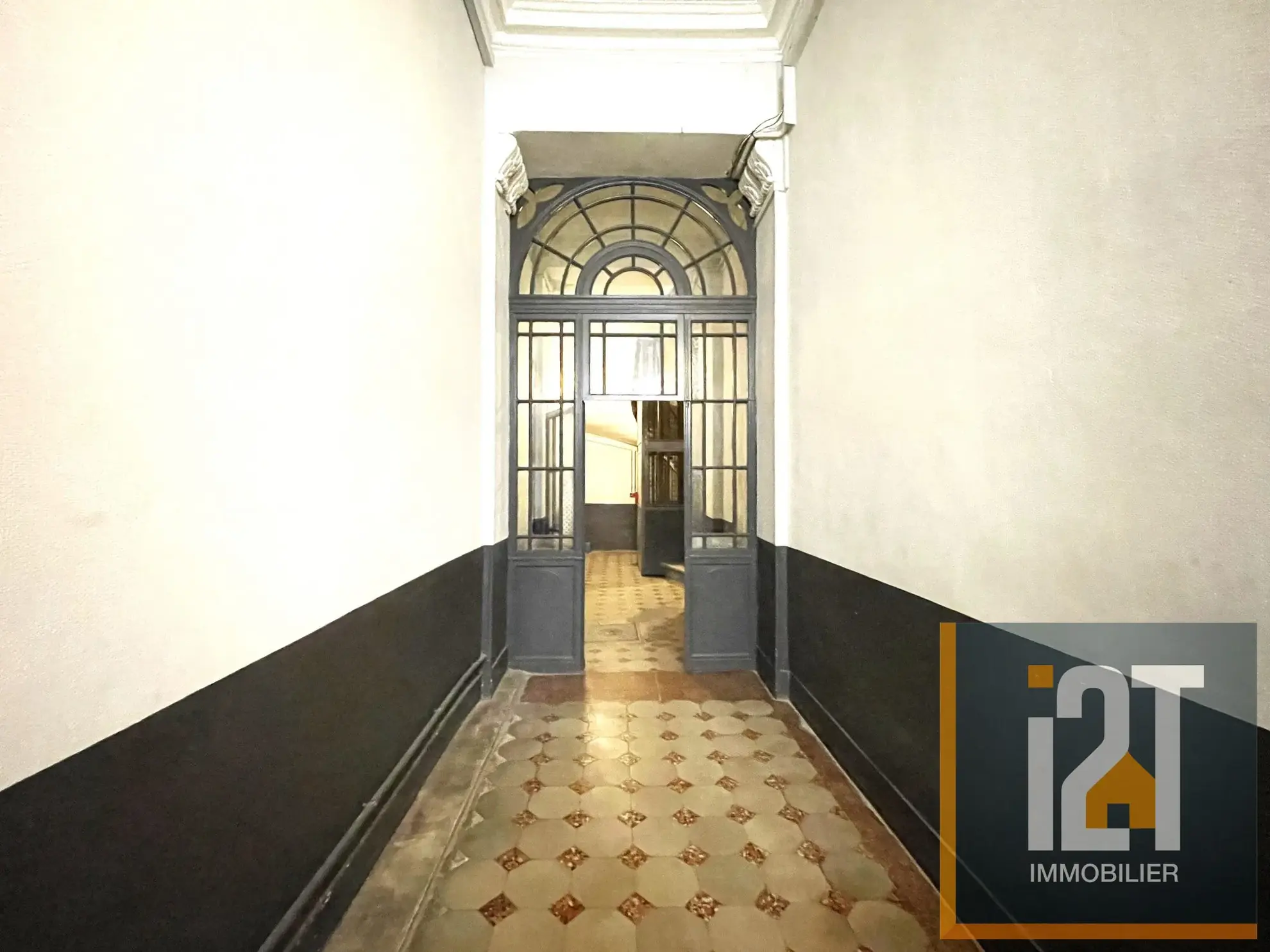 Appartement 3 pièces avec vue sur la Tour Magne à Nîmes 