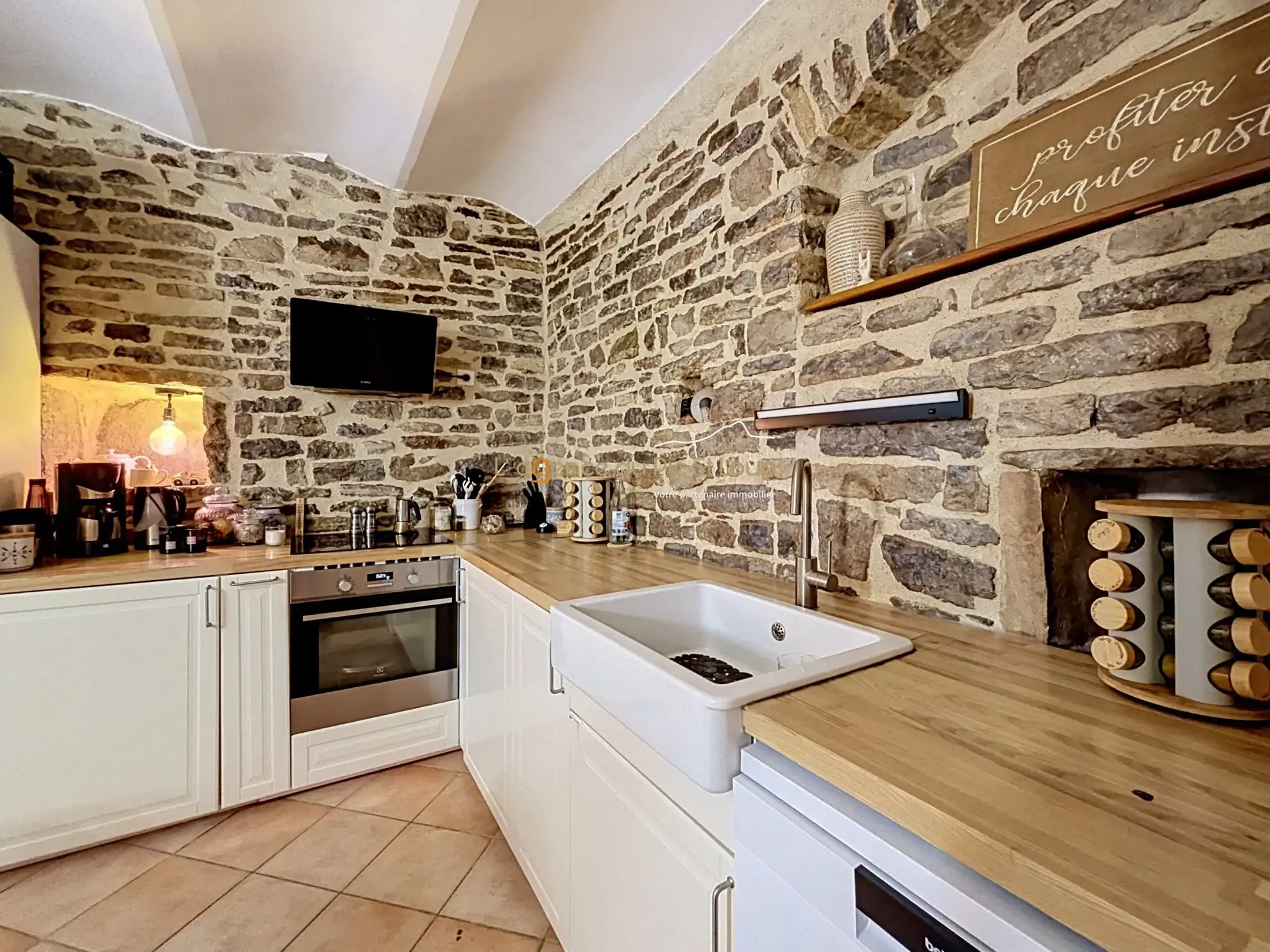 Charmante maison de village en pierre rénovée avec mezzanine à Claret