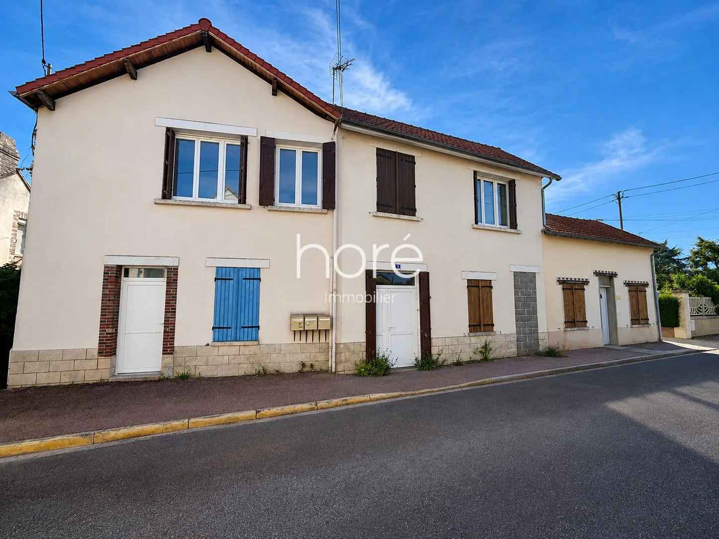 Immeuble de rapport à Cheny avec 3 lots loués et à rénover – Opportunité d’investissement