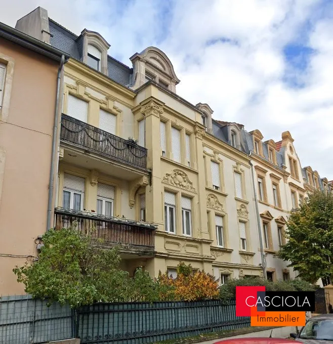 Appartement T3 à Metz, dernier étage avec balcon et cave, à rafraîchir