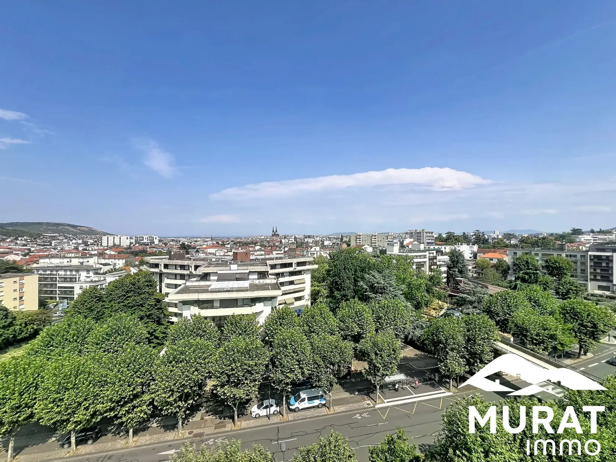 Studio à vendre à Chamalières avec balcon, vue dégagée et parking