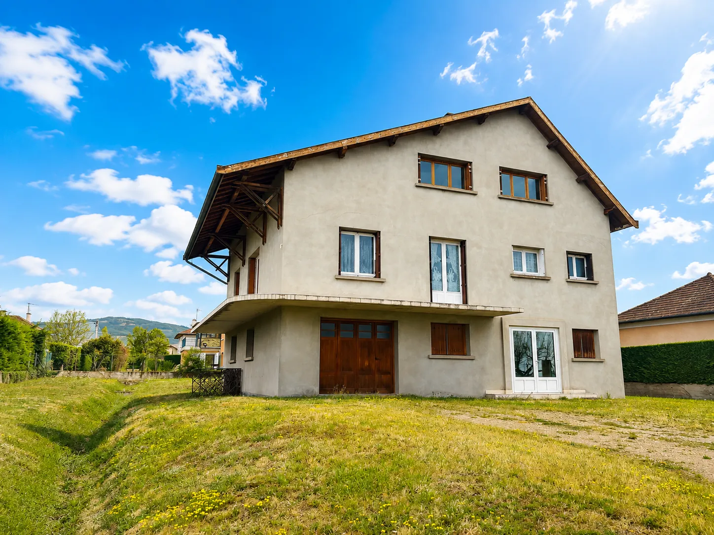 Maison à Lentigny avec grand terrain et potentiel d'aménagement