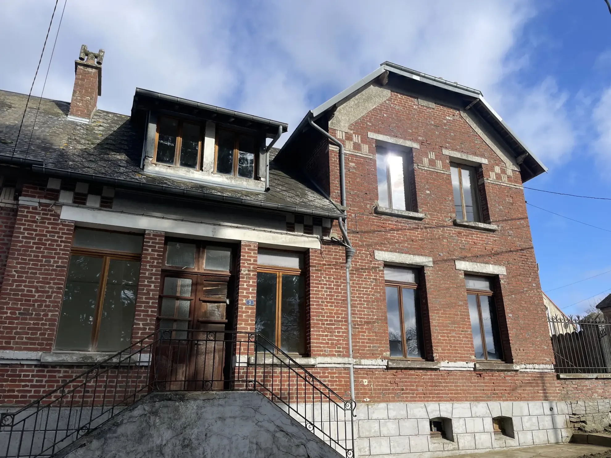 Maison de caractère à Carnoy, potentiel pour résidence ou gîte dans secteur historique de la Bataille de la Somme