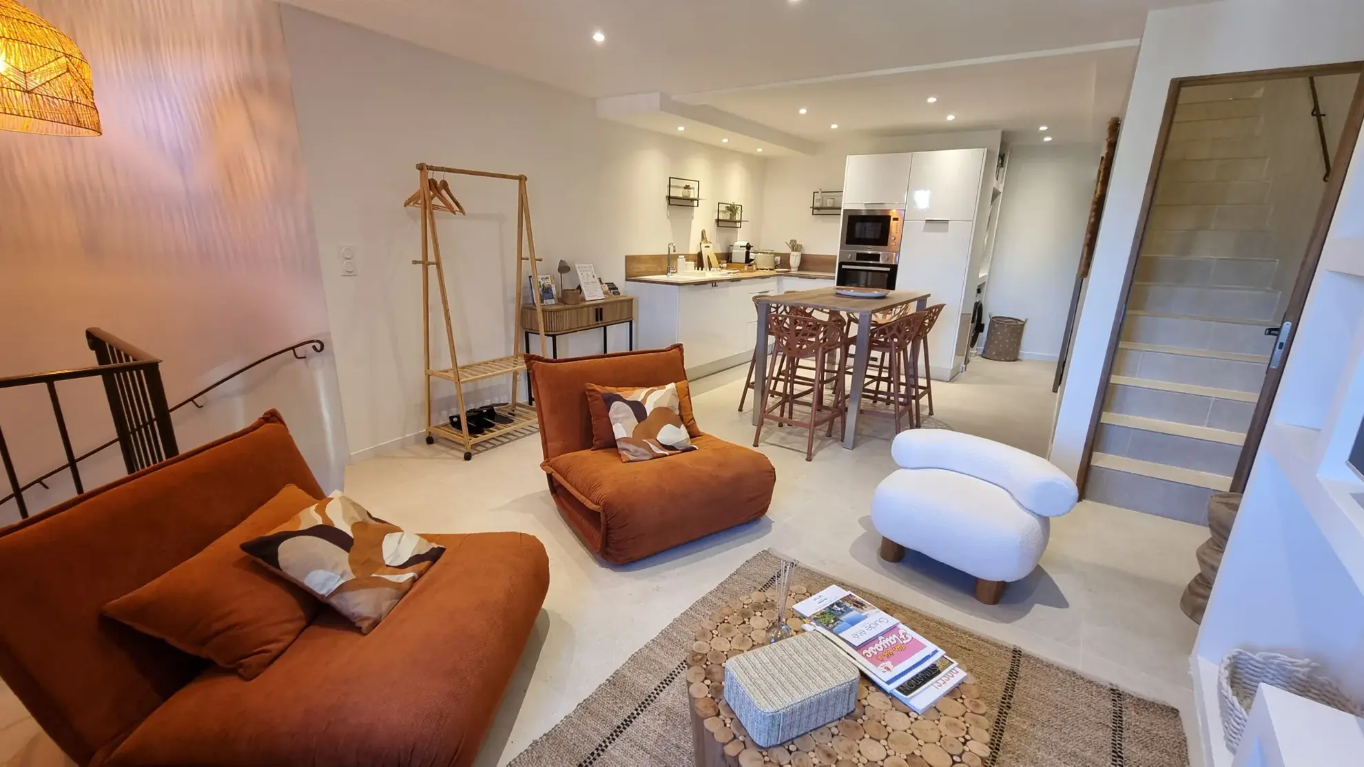 Triplex rénové à Flayosc avec 2 chambres, terrasse et intérieur original