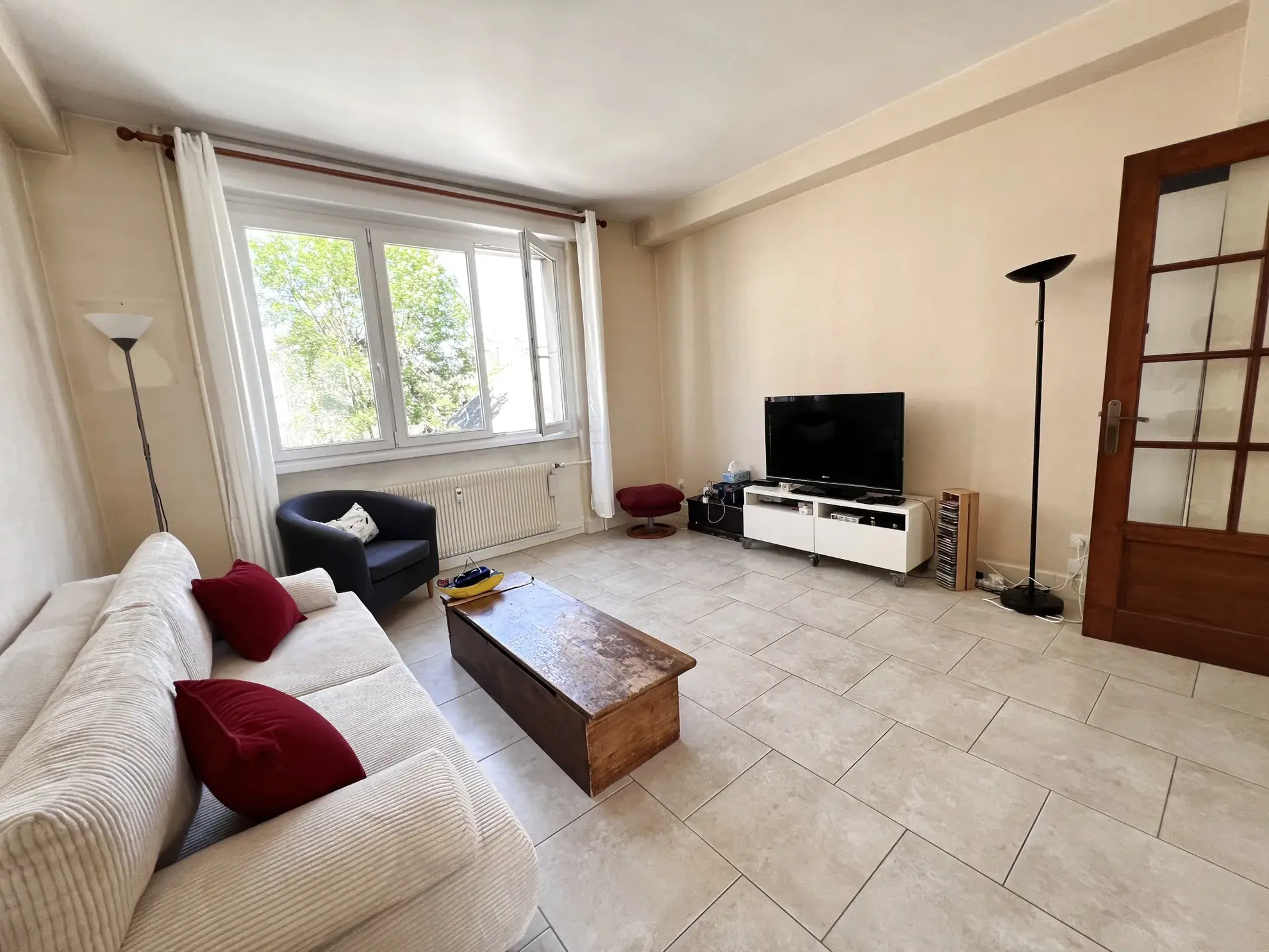 Appartement traversant avec parking en hyper-centre de Charleville-Mézières