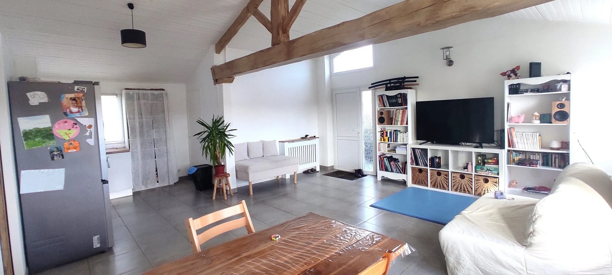 Charmante maison indépendante avec terrain, piscine et garage à Saint Césaire