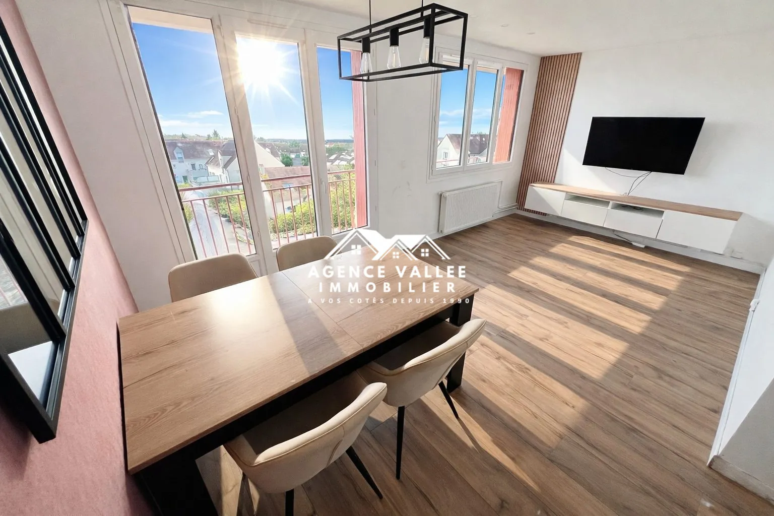 Appartement 4 pièces avec balcon, caves et box à Saint-Germain-lès-Corbeil