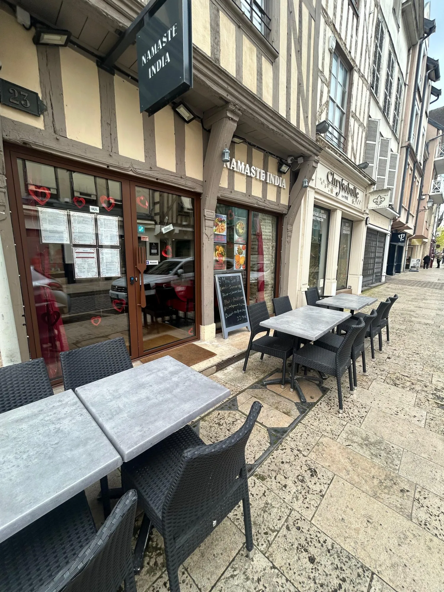 A vendre restaurant indien à Troyes - Emplacement privilégié avec terrasse