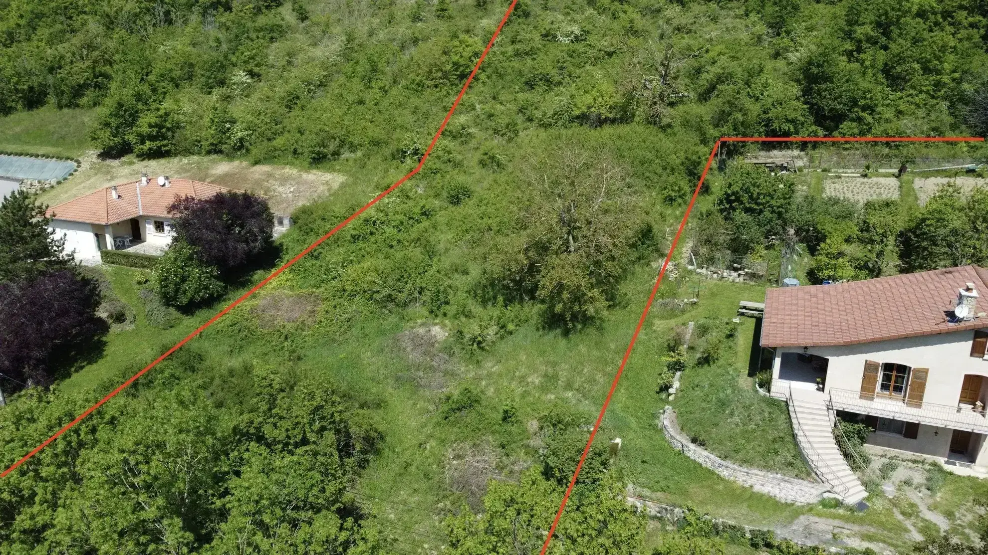 Terrain à bâtir de 1770 m² à Laps, vue dégagée et environnement calme