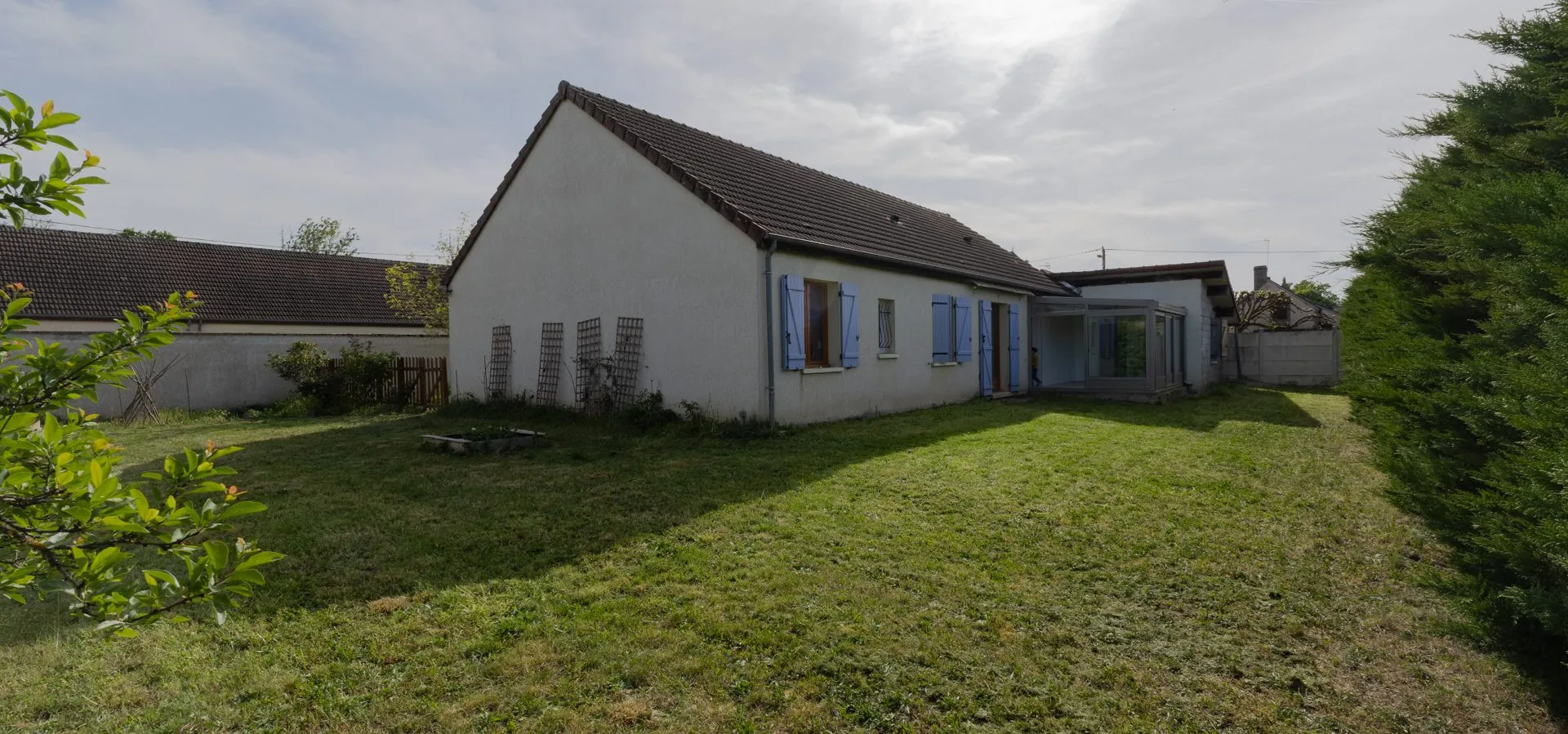 Magnifique pavillon de plain-pied à Bonnard avec studios et garage