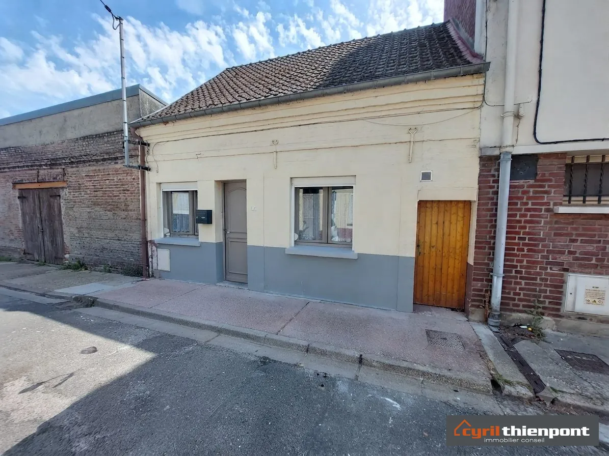 Maison de ville rénovée avec 2 chambres au cœur de Rue, proche gare et commerces