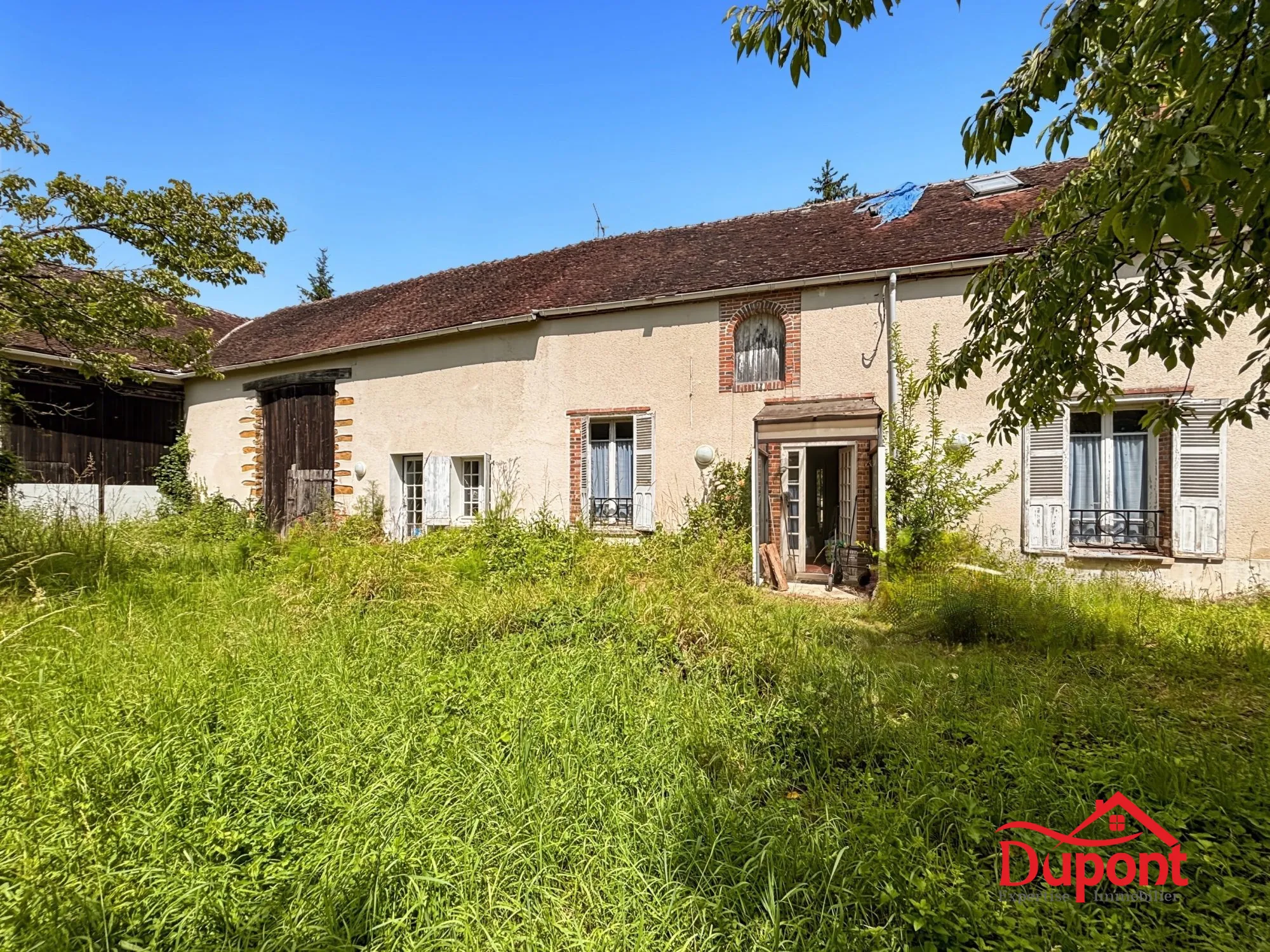 Maison à fort potentiel de 80 m² avec combles aménageables et deux granges aux Ormes-sur-Voulzie