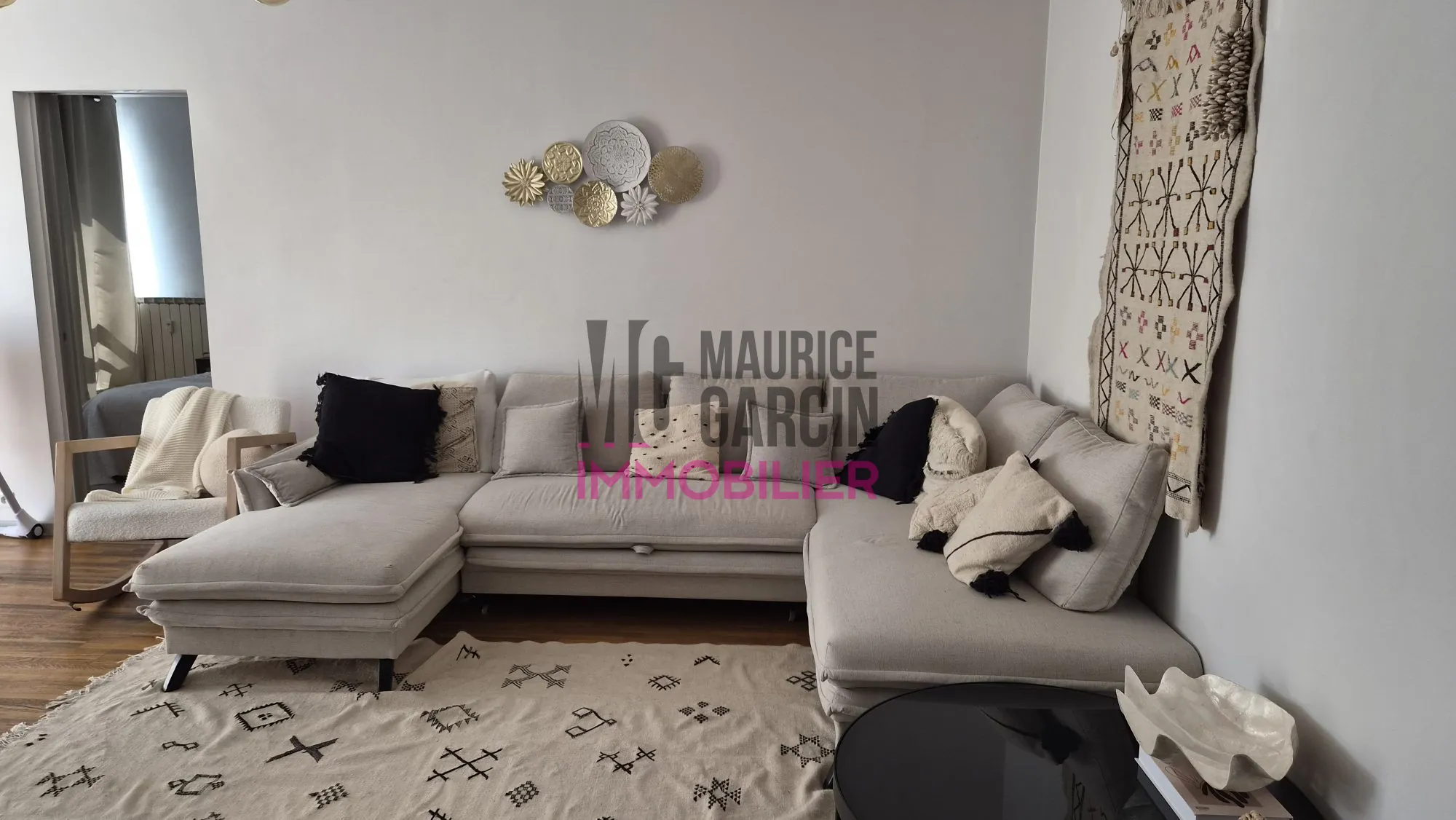 Appartement T4 rénové de 85 m² à Avignon avec parking et proche commodités