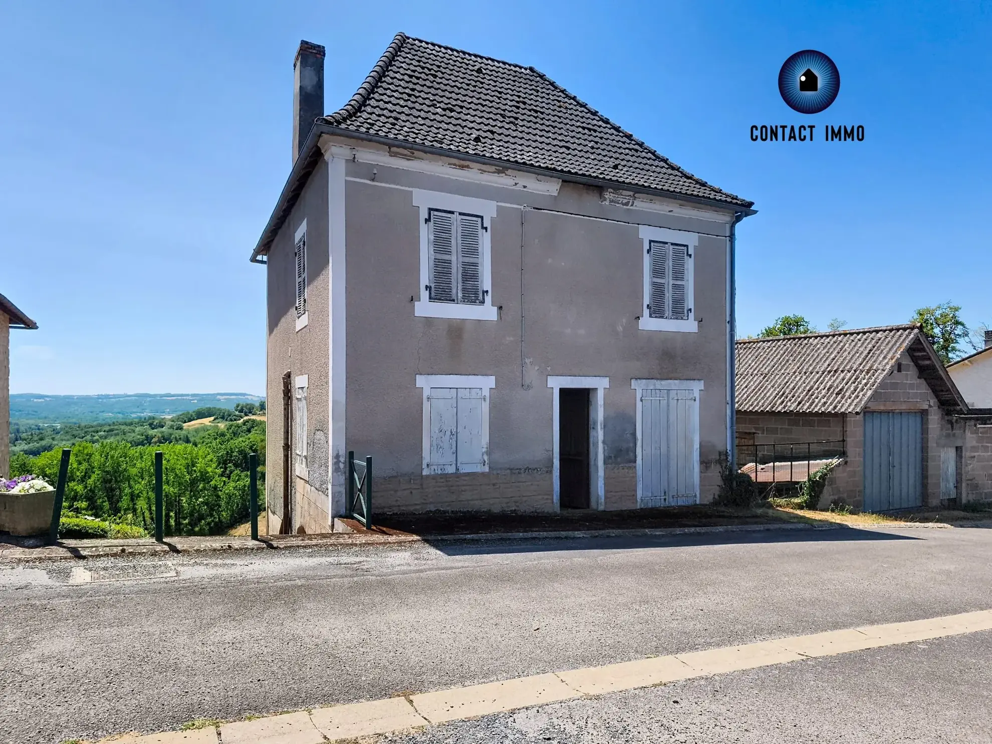 Maison à vendre à Mansac avec vue dominante et rénovation à prévoir