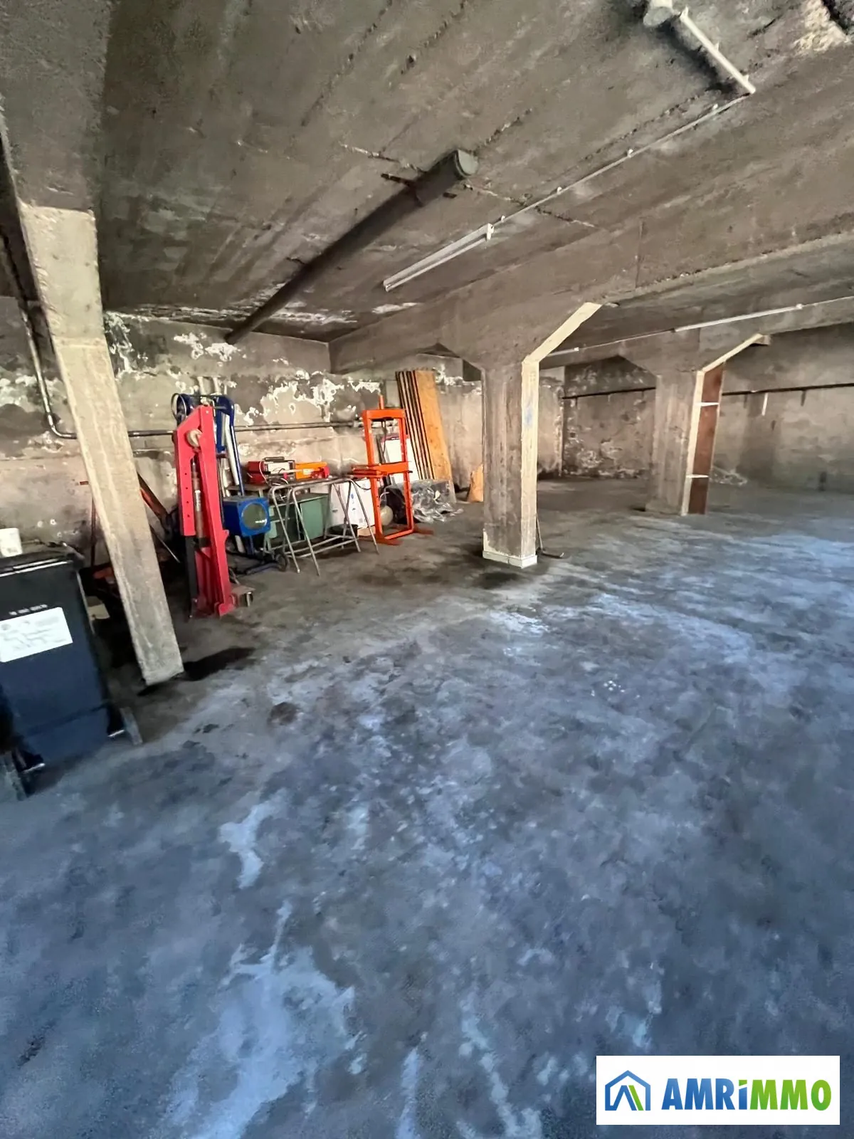 Garage sécurisé 6 places en surface à Villerupt - Idéal stockage ou stationnement
