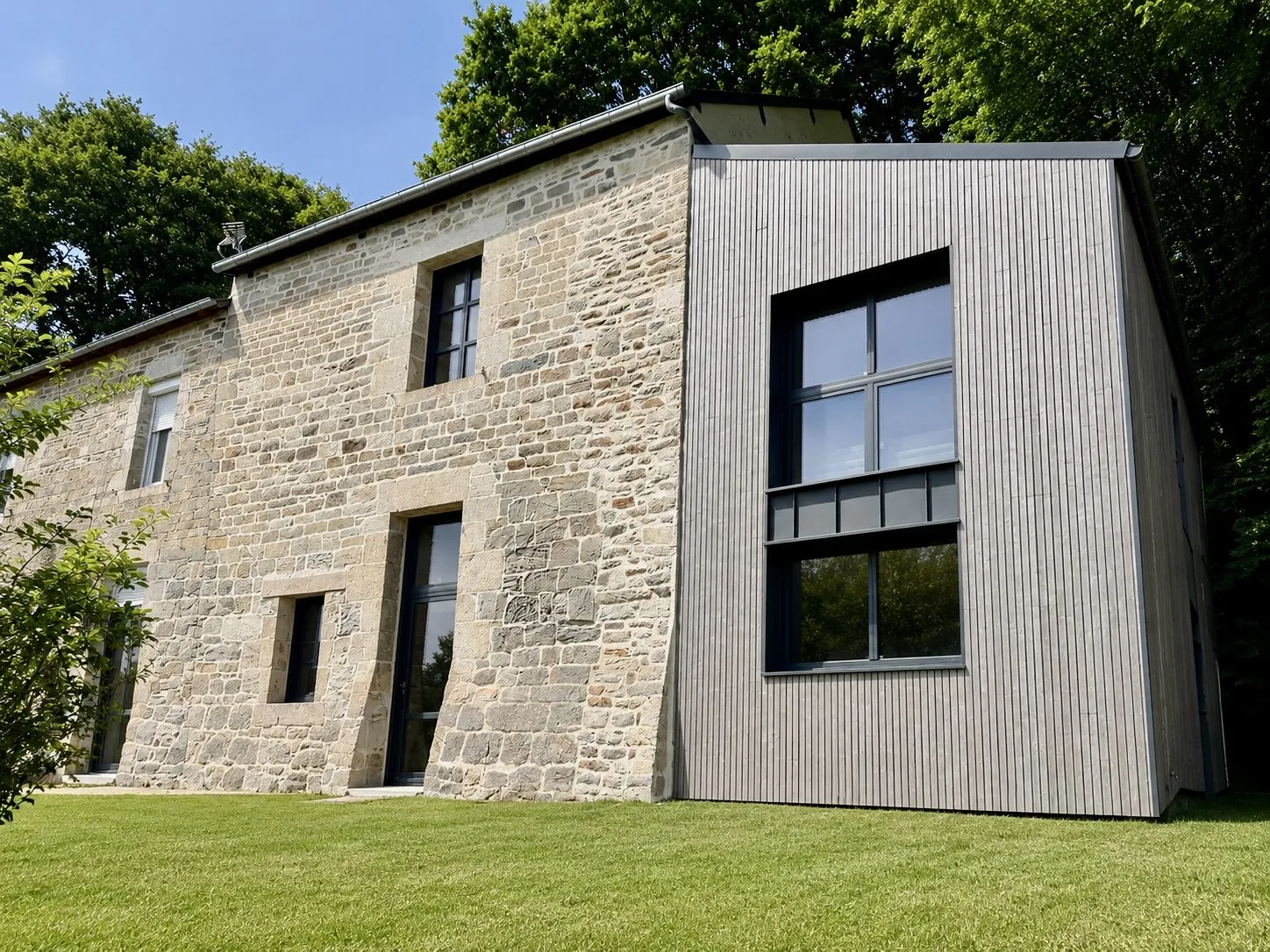 Maison en pierre à vendre à Pontivy, charmante et rénovée avec jardin et garage