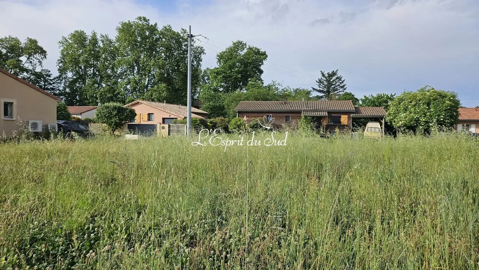 Terrain constructible de 533 m² à Couffouleux, proche commodités et au calme
