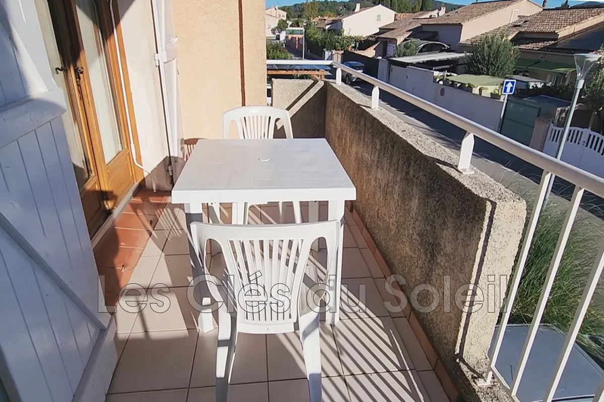Bel appartement 2 pièces avec terrasse à La Londe-les-Maures