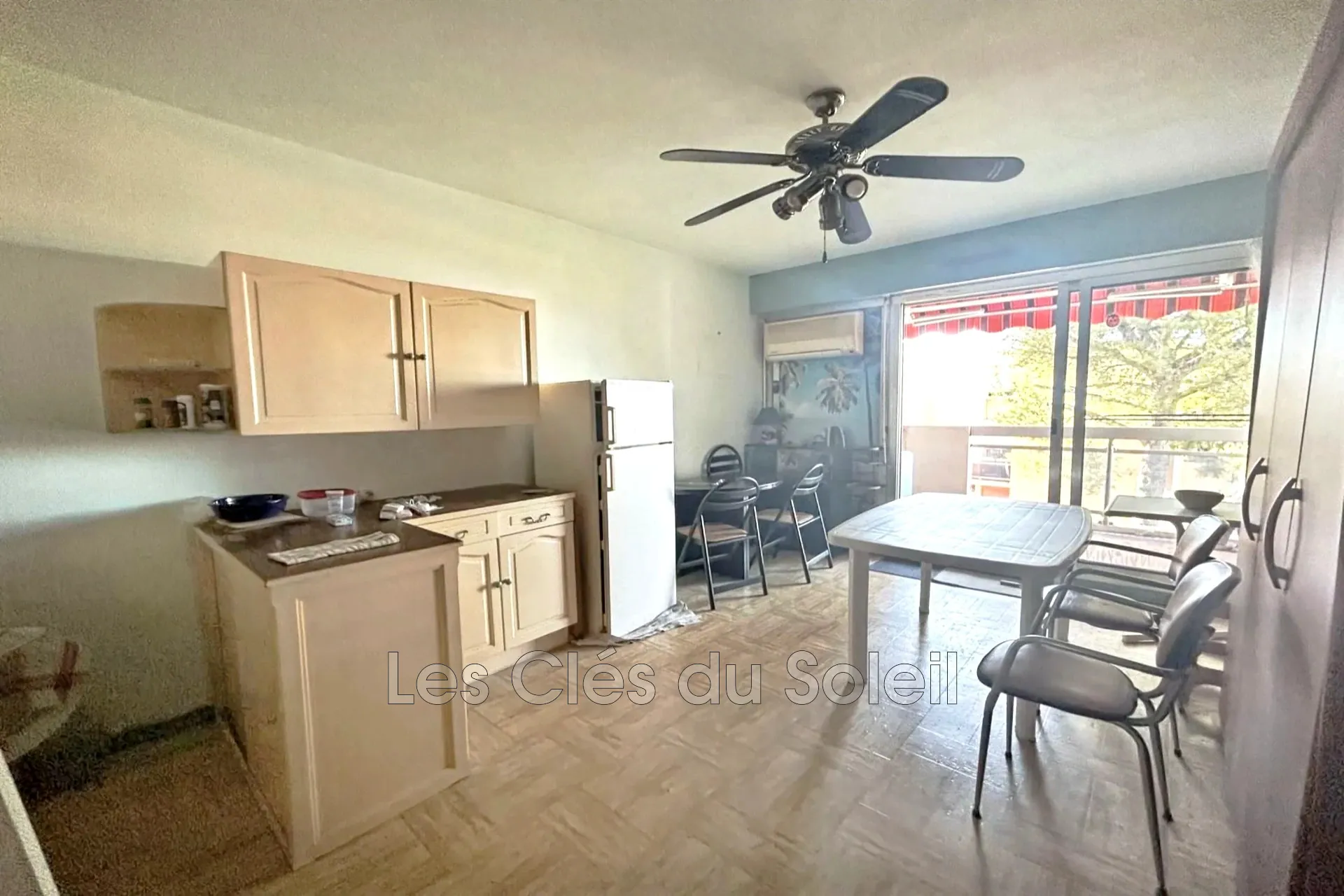 Studio à vendre à Bandol avec terrasse et parking – Idéal investissement ou résidence secondaire