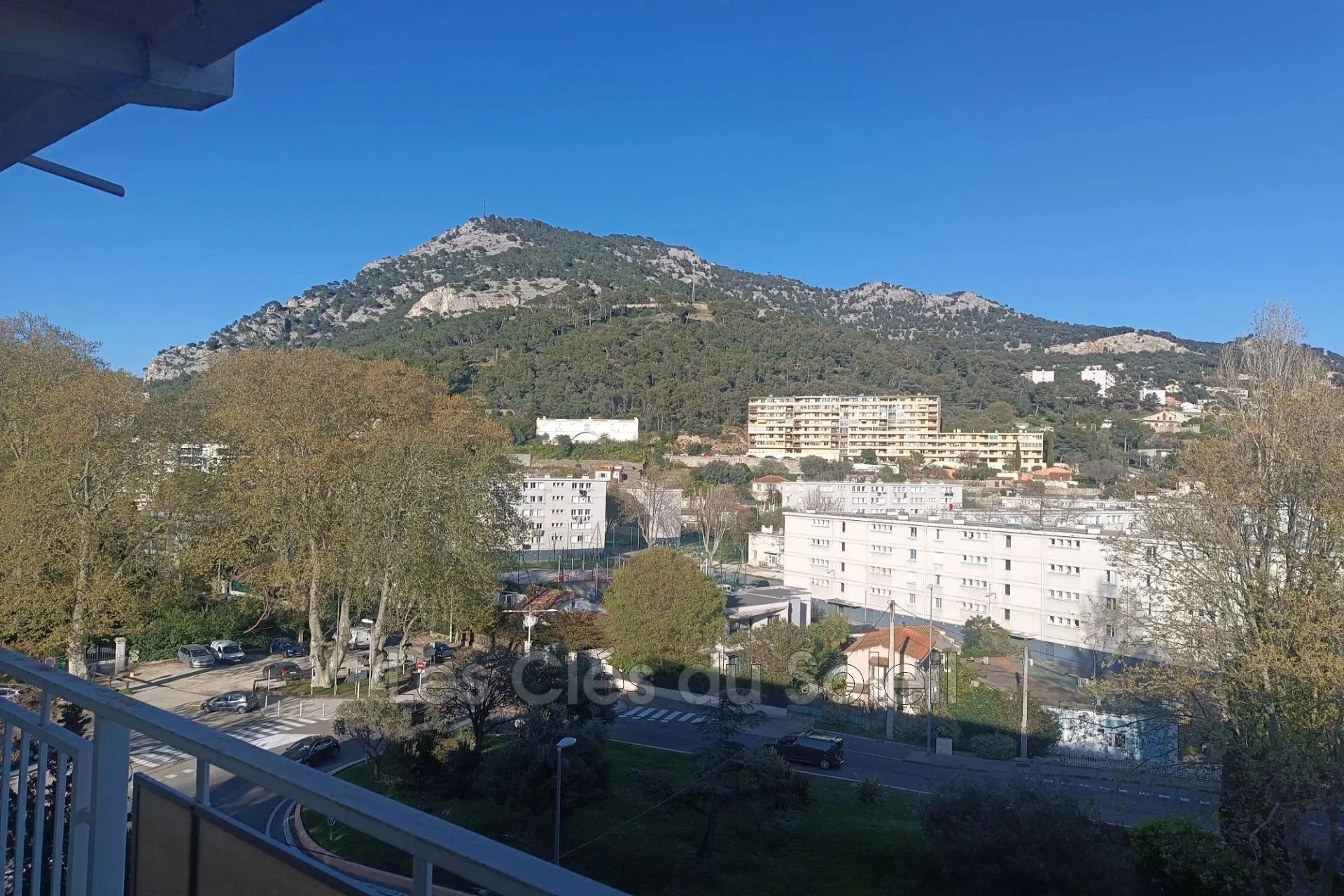 Appartement T3 à Toulon avec terrasse, cave et garage - Vue Monts Faron et Côme