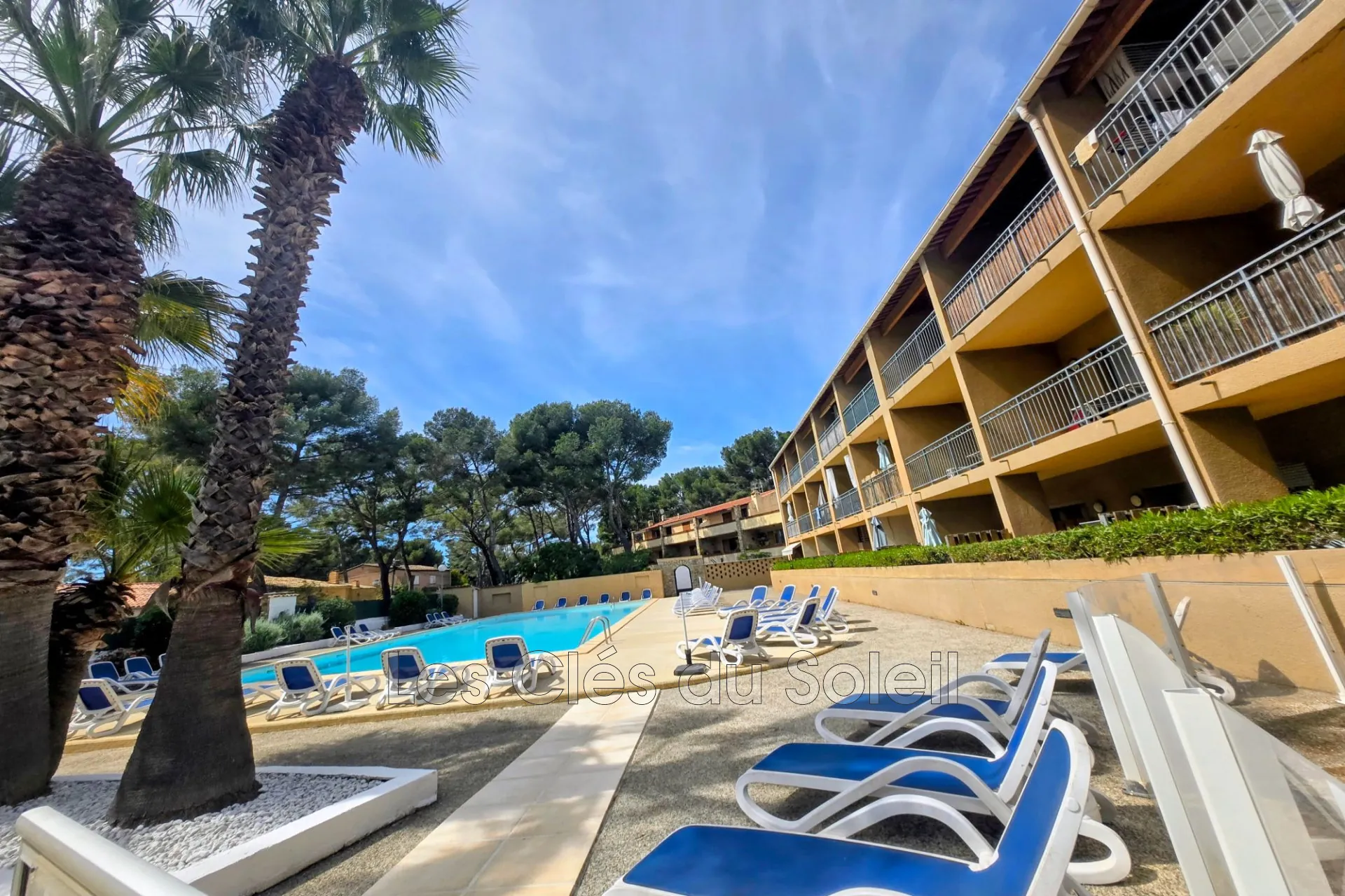 A vendre appartement T2 à Sanary-sur-Mer avec terrasse et vue mer