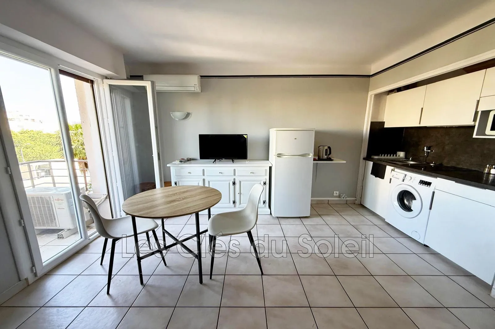Studio à vendre à Hyères avec balcon et parking privé - Résidence sécurisée