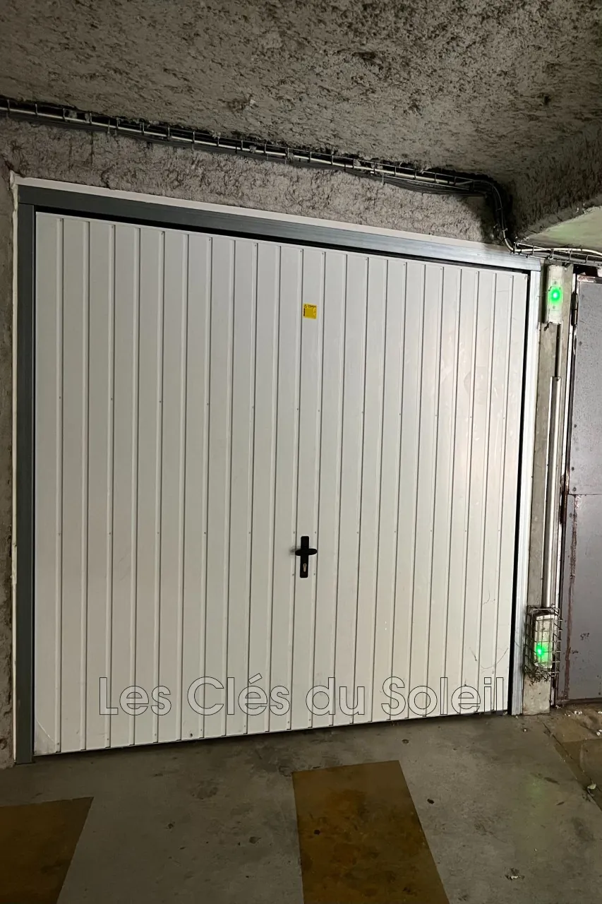 Garage Box Fermé à La Seyne-sur-Mer - Sécurité et Disponibilité Immédiate
