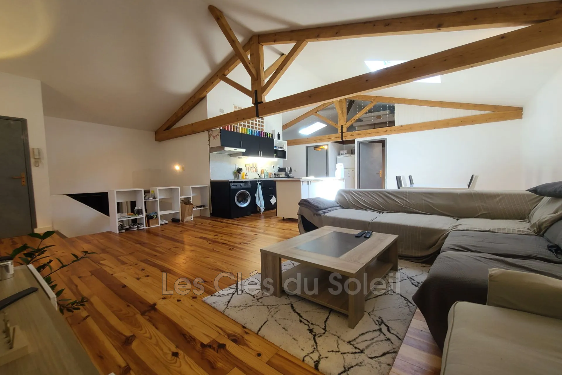 Bel appartement de 84,36 m² à Cuers, centre-ville, avec mezzanine et confort moderne