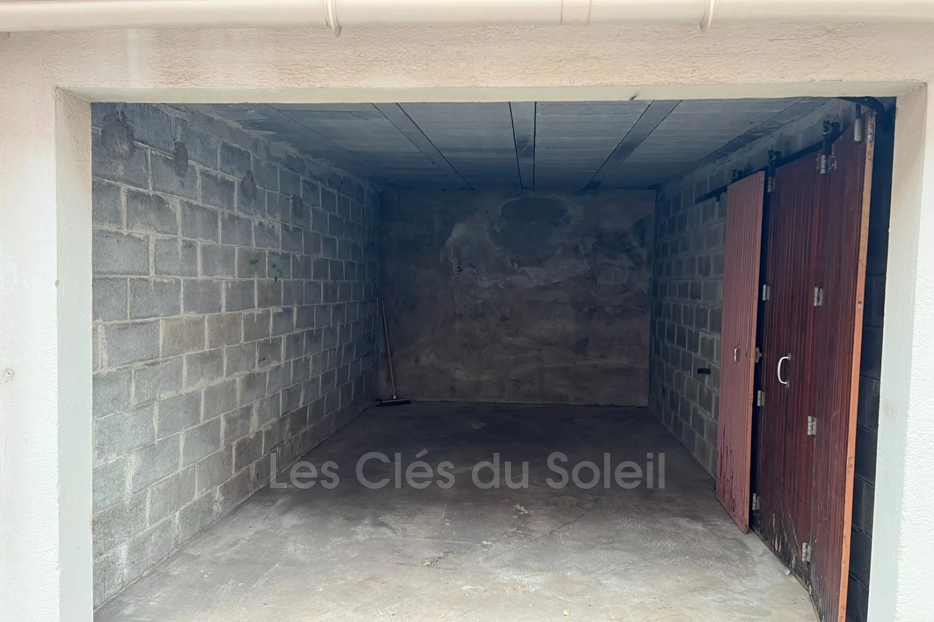 Garage extérieur à vendre à Toulon ouest - 13,44 m² sécurisé