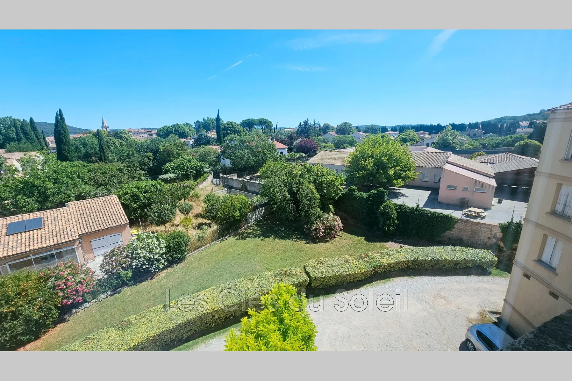 Appartement T3 à Brignoles avec vue dégagée et résidence sécurisée