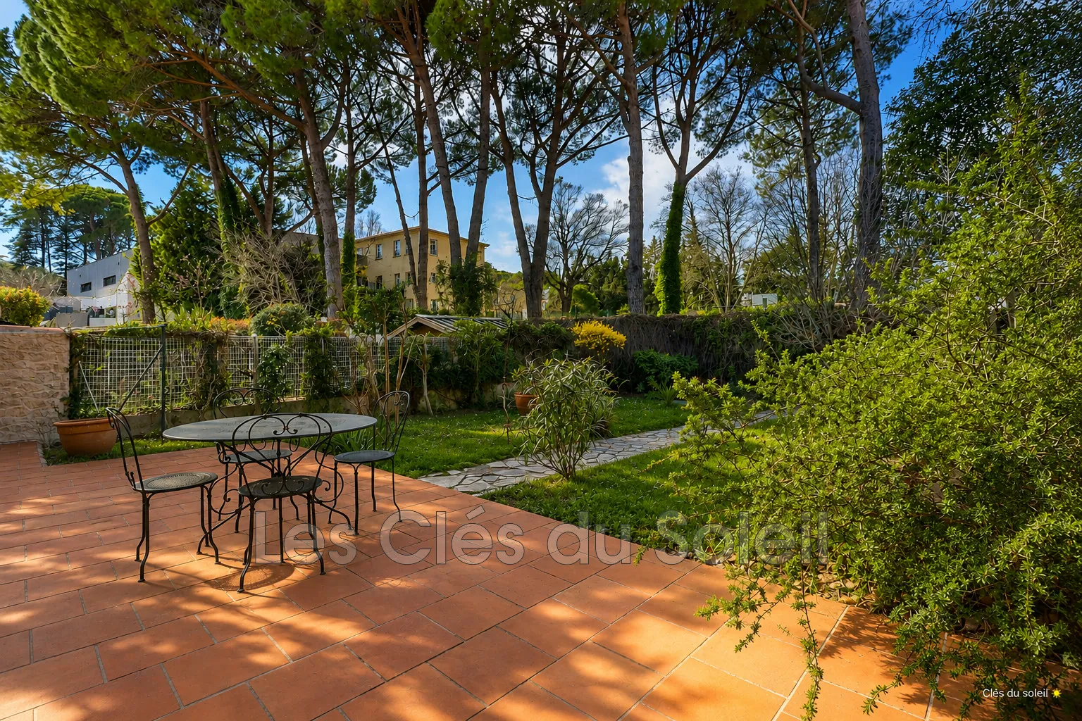 Maison T4 lumineuse avec jardin de 322 m² et garage à Brignoles