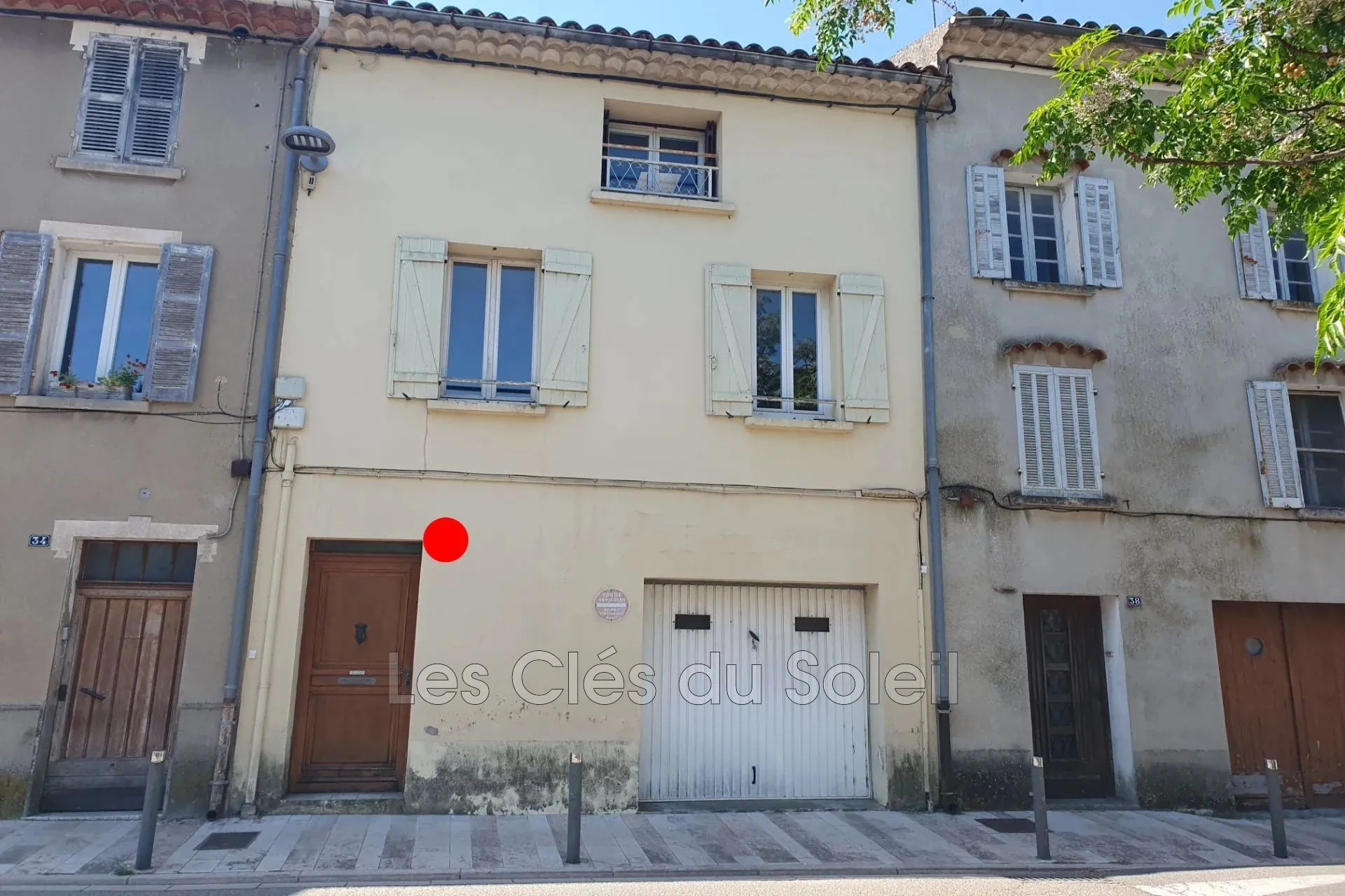 Maison de village à Flassans-sur-Issole avec terrasse, cave et potentiel de rénovation