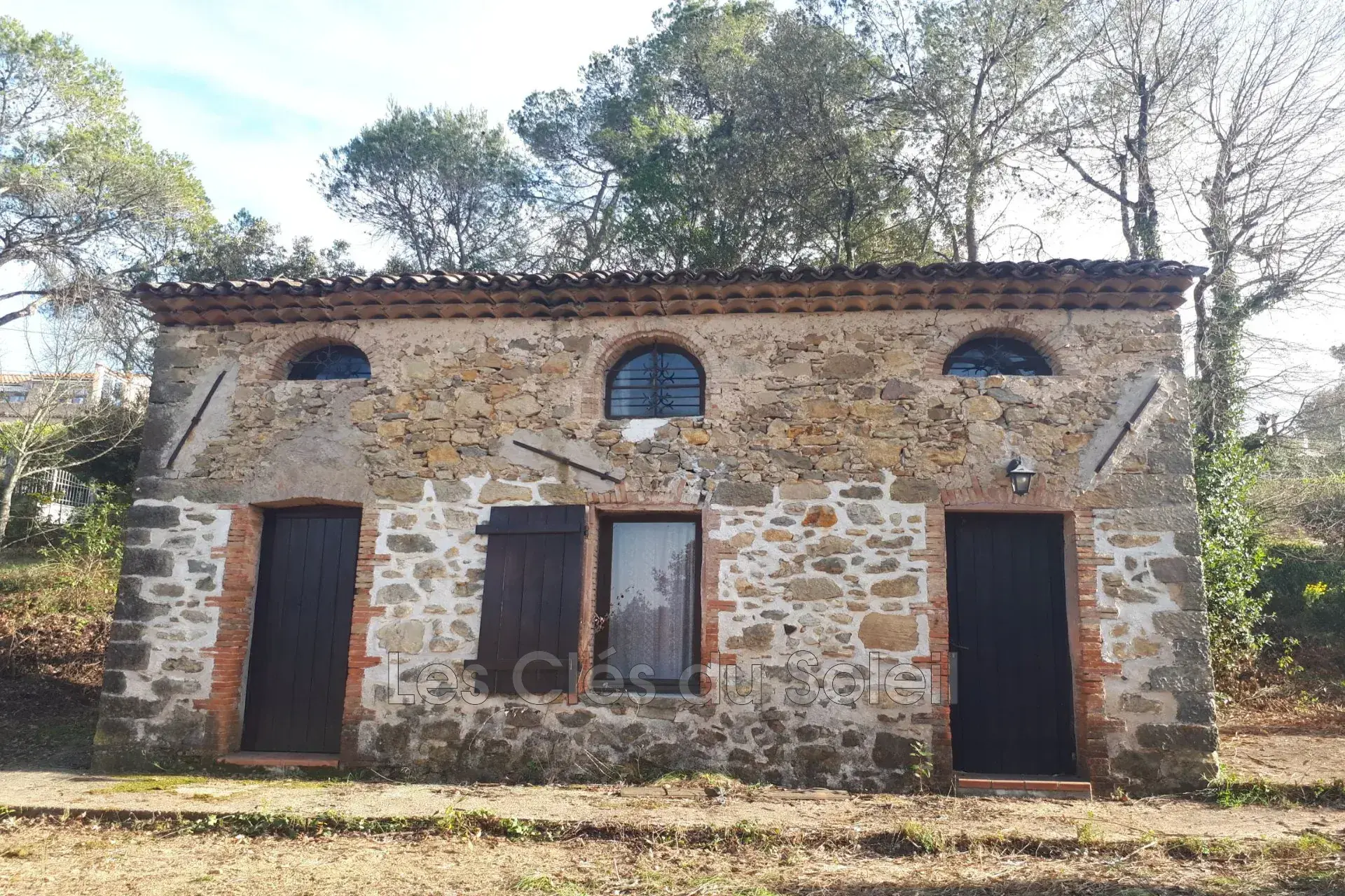 Charmante maisonnette en pierre à Le Val avec fort potentiel de rénovation et extension