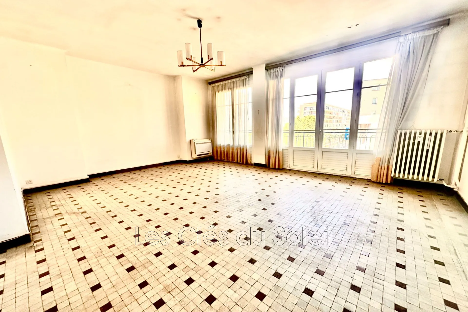 Bel appartement T3 avec grande loggia à Toulon centre-ville