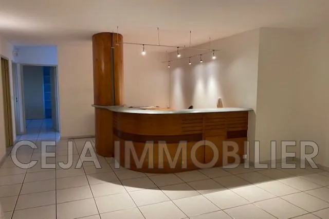 Bureaux à vendre de 217 m² à Draguignan, centre-ville, résidence sécurisée
