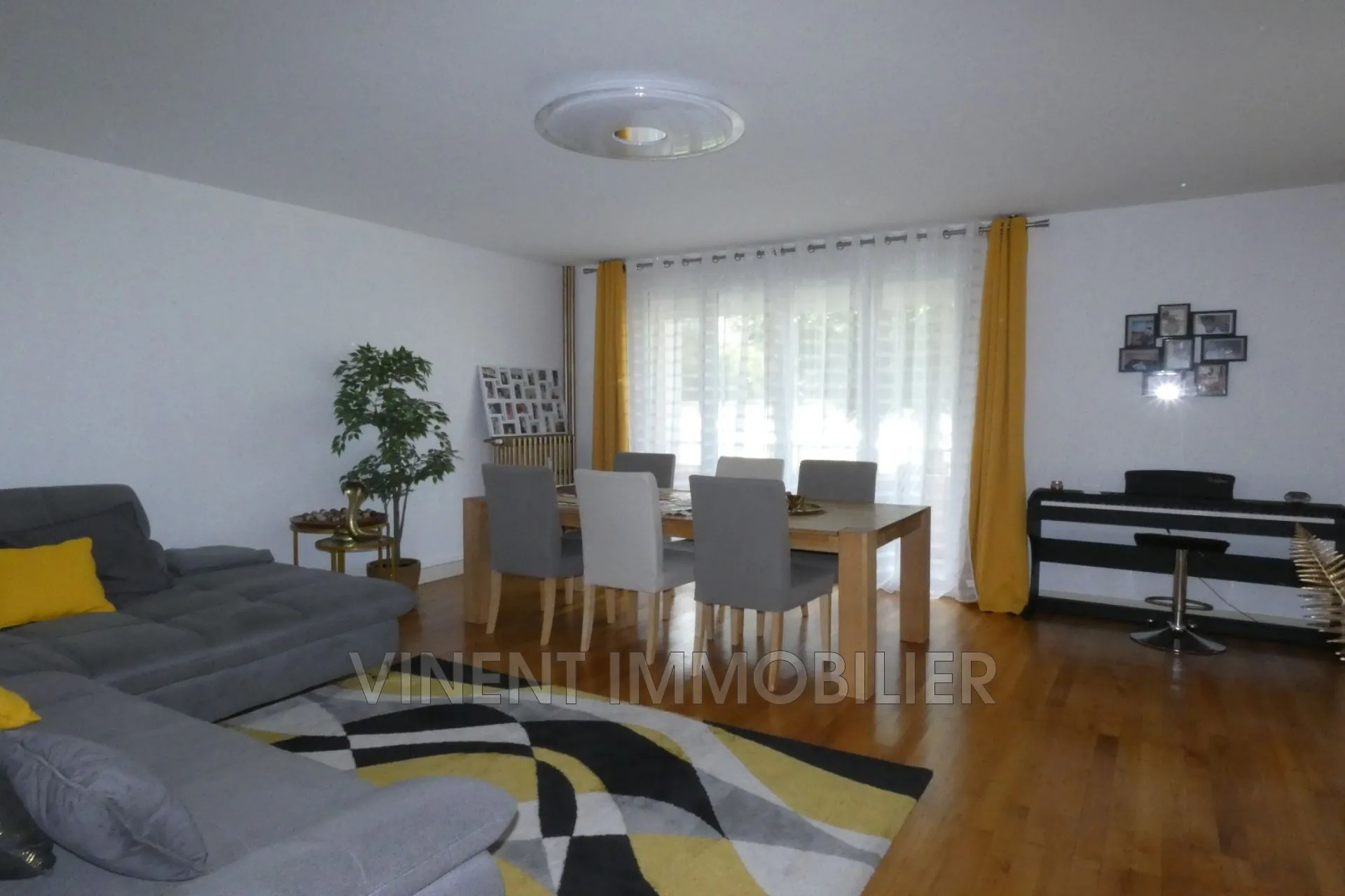 Grand appartement à vendre de 7 pièces à Montélimar dans le quartier des Alexis