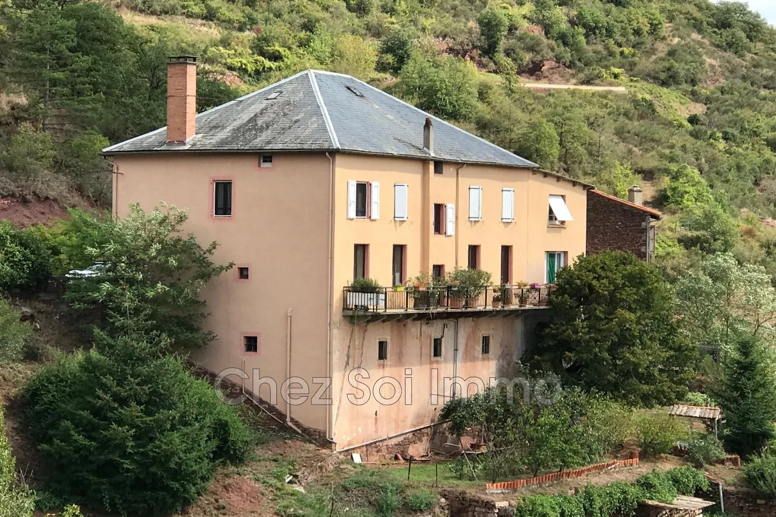 Magnifique villa de 330 m² avec grand terrain à Saint-Affrique