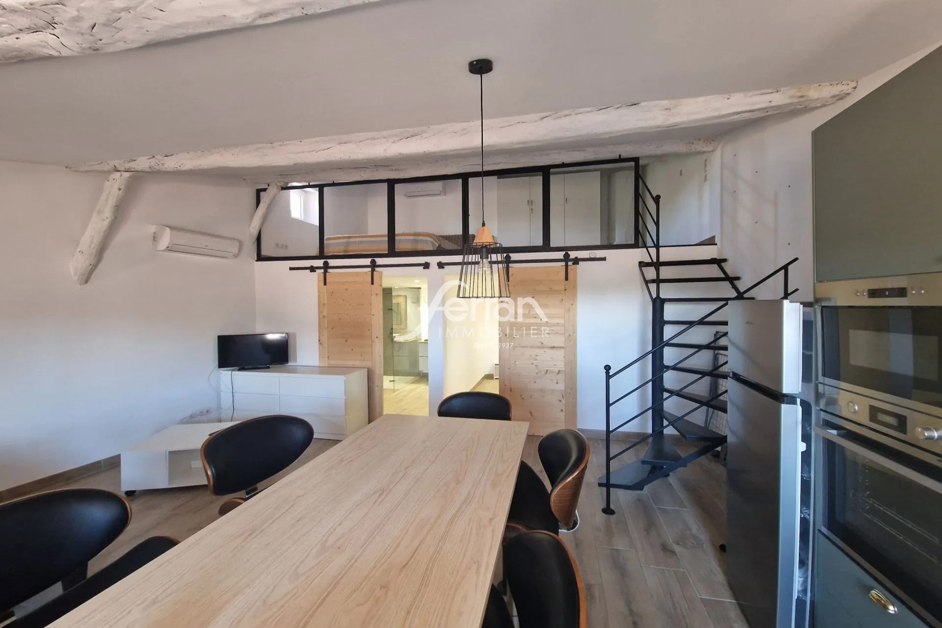 Maison de village à Aups de 170 m² avec 4 appartements, garage et vue