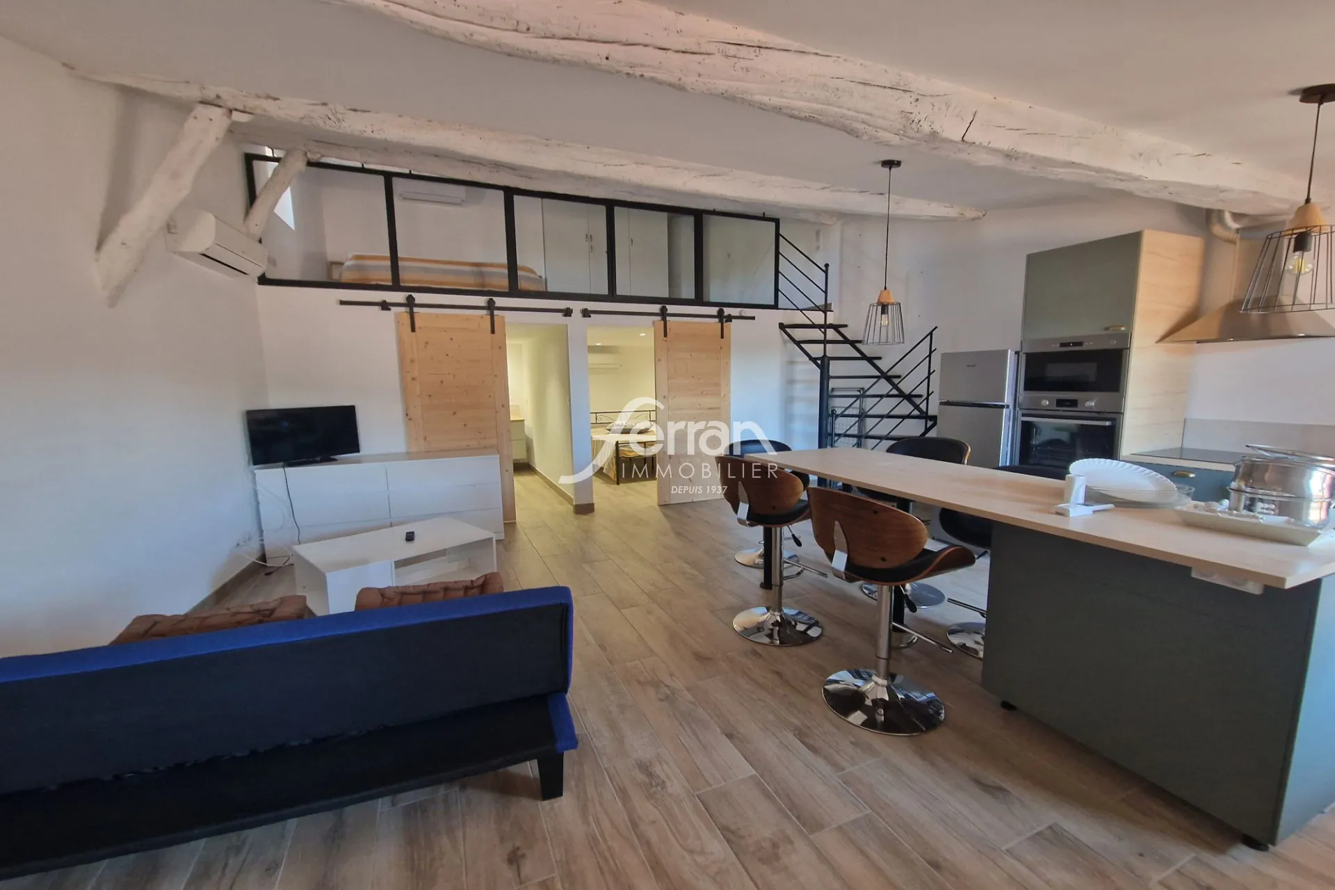 Maison de village à Aups avec 4 appartements, garage et vue, idéale pour gîte ou résidence principale